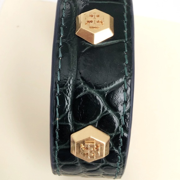 New Tory Burch Logo Cuff Bracelet Hex Stud Leather - Picture 4 of 10